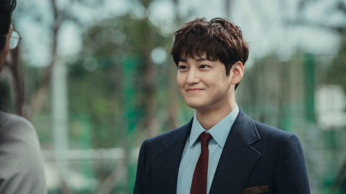 Pesona Kim Bum di Ghost Doctor [(Instagram/@tvn_drama)]