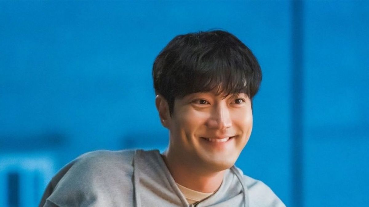 Potret Choi Siwon di Love is for Suckers [(Instagram/@channel.ena.d)]