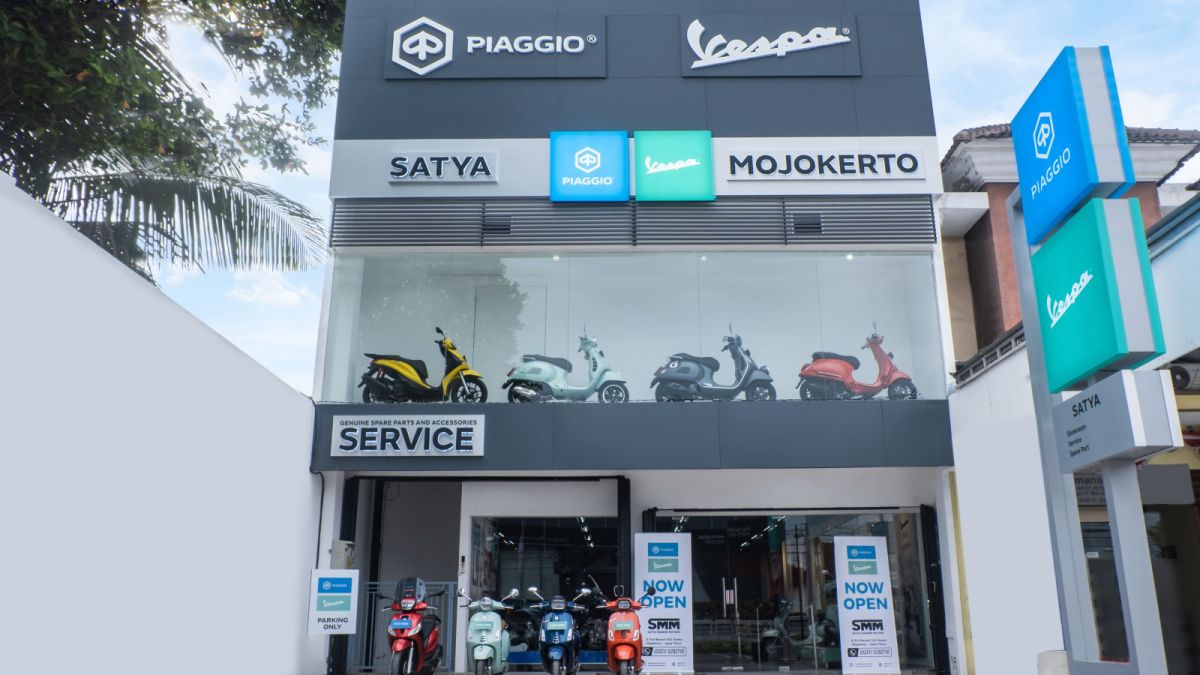 Premium Motoplex 2 Brands di Mojokerto, Jawa Timur [Piaggio Indonesia]