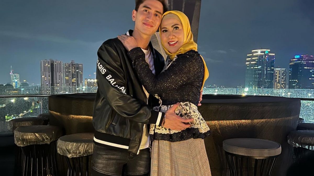 Verrell Bramasta bersama ibunda, Venna Melinda - [Instagram @bramastavrl]