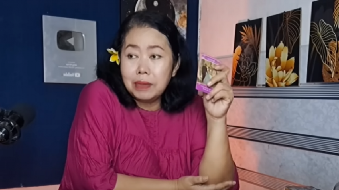 Jeng Nimas kala ramal Syahnaz Sadiqah dan Rendy Kjaernett [Youtube Jeng Nimas]