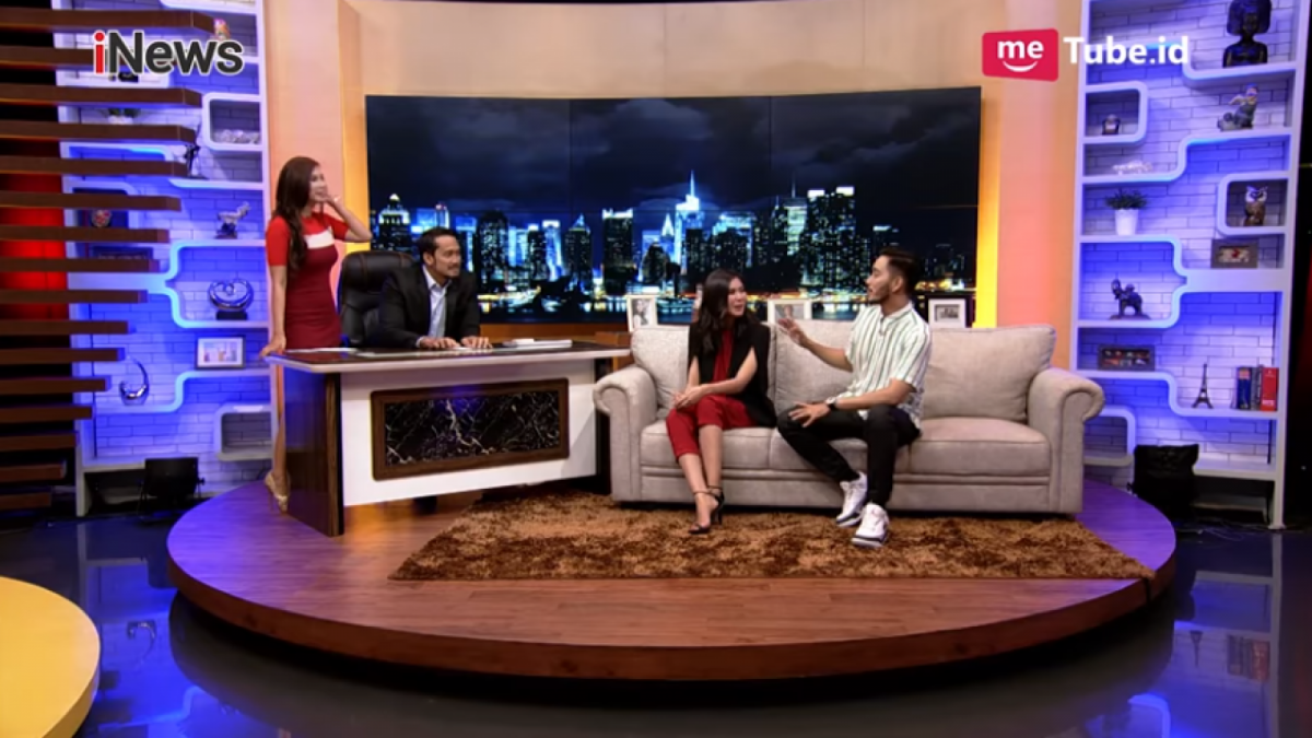 Syahnaz Sadiqah dan Jeje Govinda saat dipandu Host Maria Vania dan Tora Sudiro [Youtube Inews Variety Show]