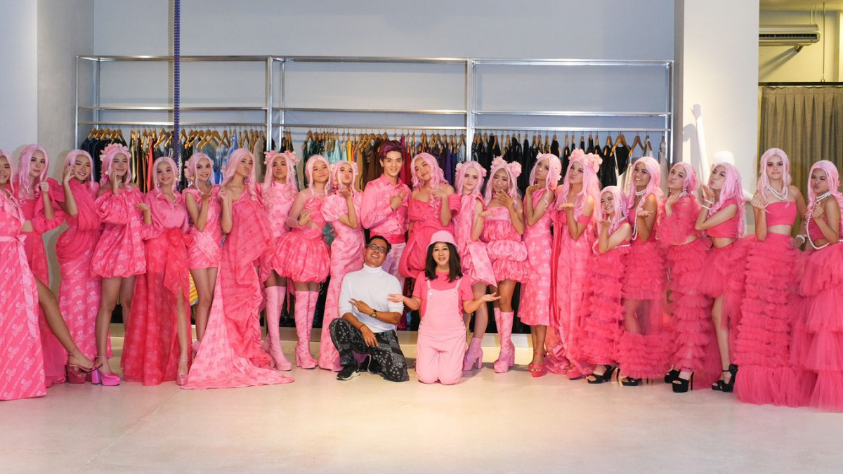 Lenny Hartono menggelar Barbie Look Fashion Show di Seminyak, Bali, Sabtu (29/8/2023). [Instagram @lennyhartono]