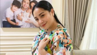 Harga Kemeja Garis-Garis Nagita Slavina. Warganet Ramai