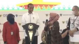 Emak-emak Nekat Marahi Presiden Jokowi