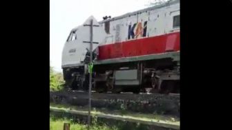 Agar Bisa Duduk di KRL Saat Jam Sibuk, Simak Trik Berikut