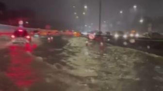 Tol Bintaro  Serpong Terendam Banjir, Dua Jalur Ditutup