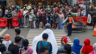 Polisi Menutup Sementara Lokasi Citayam Fashion Week Karena Menimbulkan Kemacetan Sejauh 4 Km