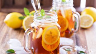 Resep Lemon Tea Rempah Bantu Redakan Batuk Pilek