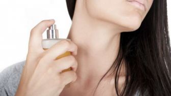 Tingkatkan Daya Tarik Seksual dari Cairan Vagina yang Digunakan Sebagai Parfum