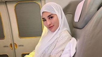 Shandy Purnamasari Lepas Hijab Usai Pulang Haji, Netizen: Habis Haji Keluar Sifat Aslinya