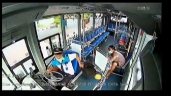 Ingin Curi Tas Sopir Bus, Pelaku Lupa Ada CCTV