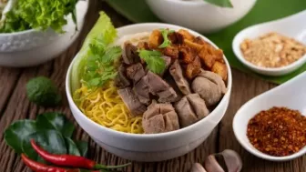 Warung Bakso Ini Viral Karena Gratiskan Semua Menu untuk Anak Yatim atau Piatu