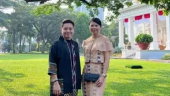 Greysia-Apriyani Kenakan Pakaian Bertema Sulawesi Tenggara saat Hadiri Upacara HUT RI di Istana Merdeka
