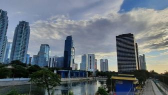 Cuaca Jakarta 21 Agustus, Wilayah DKI Hujan Turun Saat Siang Hari