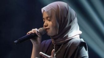 Hanin Dhiya  Sempat | Lirik Lagu