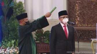 Azwar Anas Resmi Dilantik Oleh Presiden Joko Widodo Sebagai Menpan RB Hari Ini