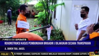 Dijenguk Keluarga, Bripka Ricky Menangis Saat Mendengar Permintaan Sang Istri dan Adiknya