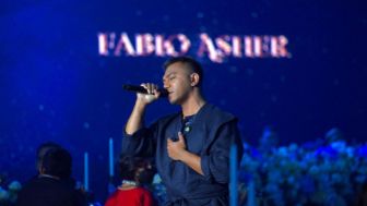 Kau Buat Seperti Tak Ada Yang Terluka, Lirik Lagu Fabio Asher 'Bertahan Terluka'