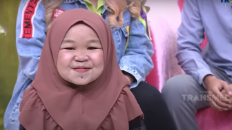 Tampil di Televisi, Rina Mahasiswi UHO yang Viral bilang 'Tidak Boleh Minder'