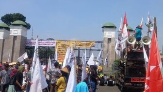 BEM SI Hingga Gebrak Melakukan Aksi Demonstrasi di Depan Gedung DPR RI Hari Ini