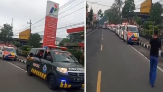 Merinding, Iring-iringan Mobil Jenazah Korban Kerusuhan Kanjuruhan Sebanyak Ini!