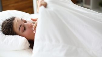 Alasan Ini Bikin Kamu Susah Beranjak dari Kasur Saat Weekend Tiba