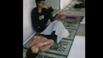 Miris! Remaja Ini Tidur Bersebelahan Bukan dengan Mukhrimnya di Masjid