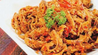 Pesona Ayam Suwir, Cocok untuk Lauk Makan Siang dan Bekal Anak Sekolah