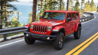 Harga Jeep Rubicon yang 'Bukan Kaleng-Kaleng' Memang Bikin Lupa Diri