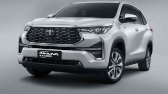 All-New Kijang Innova Zenix Hybrid Raih Car of The Year Otomotif Award 2023