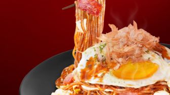 Gurih Manis Yakisoba, Mi Goreng Khas Jepang Bertaburan Smoked Beef & Telur, Yuk Cobain di Sini!