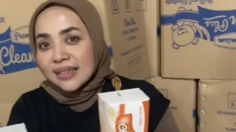 Muzdalifah: Dari Kekayaan Melimpah hingga Menjual Tisu, Kisah Inspiratif Pengusaha yang Tak Kenal Menyerah