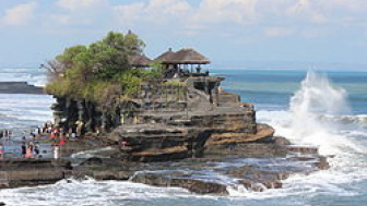 Legenda Pura Tanah Lot dan Mitos Ular Suci Penjaga Pura