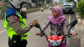 Jangan Tengil !! Bocil Main Sepeda Listrik di Jalan Raya Bakal Ditilang dan Disita Polisi, Ini Aturannya...