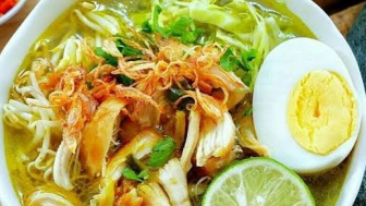 Pesona Soto Ayam yang Sulit Ditolak, Apalagi pada Cuaca Tidak Menentu