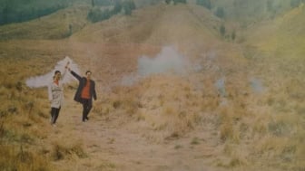 Yaelah! Sudah Sebabkan Kebakaran, Hasil Foto Prewedding Bromo Tuai Gunjingan, Netizen: Ini Inspirasinya Dapet dari Mana Ya?