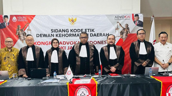 Sidang Kode Etik Denny Indrayana Ditunda, 9 Hakim MK Tak Hadir