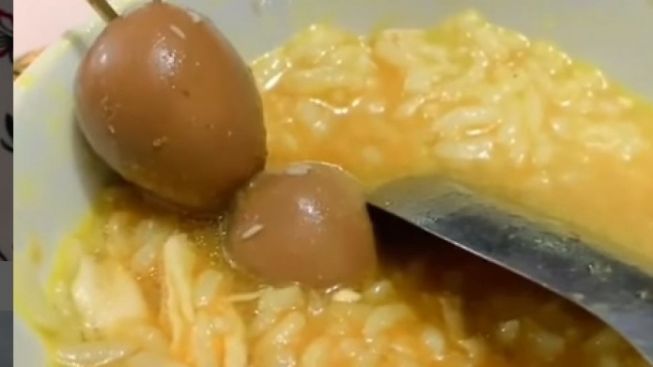 Jijik! Ada Belatung di Makanan Catering Ini