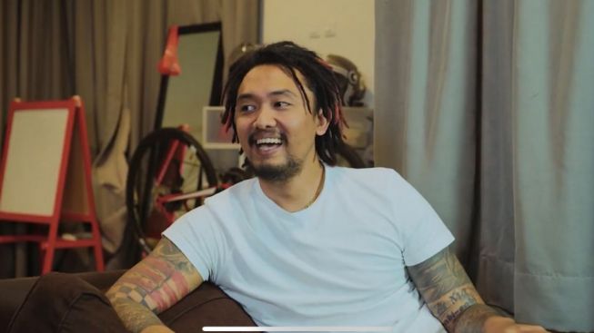 Uus Akui Istrinya Lebih Hot Jika di Dapur