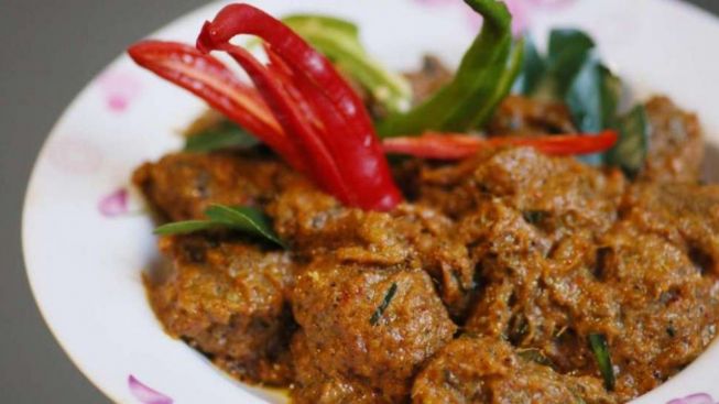 Uncle Roger Makan Nasi Padang di Indonesia, Warganet Ingatkan Makan Nasi Padang Pakai Tangan