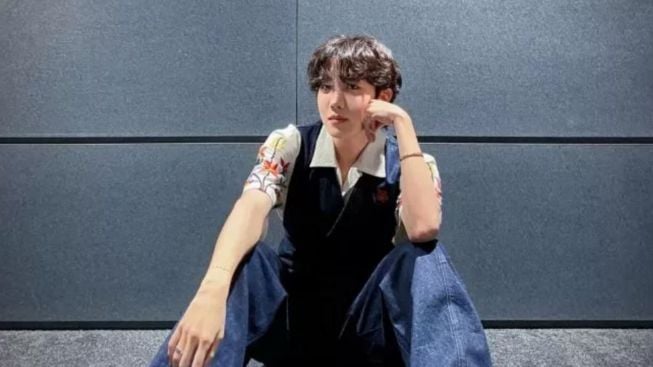 J-Hope BTS Pakai Baju Seharga Rp10 Juta, Fans: Tumben Murah