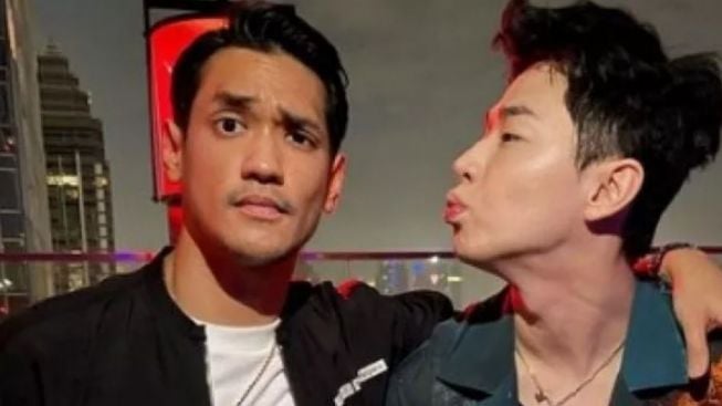 Reka Ulang Foto 8 Tahun Lalu, Henry Lau Sebut Afgan Awet Muda