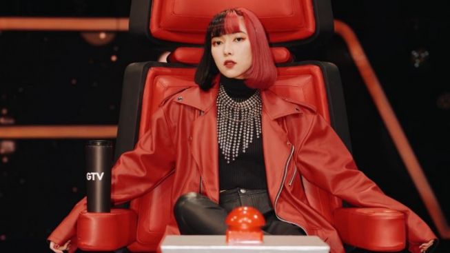 Tiru OOTD V BTS, Isyana Sarasvati Dipuji Warganet