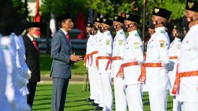 Detik-detik Tentara Wanita Angkatan Udara Hampir Pingsan