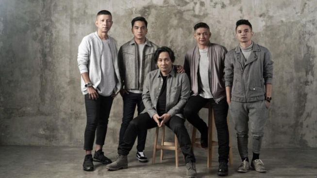 Band Ungu I Dasar Hati, Biar Ku Pendam Sakit Ini