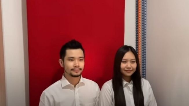 Unggah Video Youtube Persiapan Nikah, Jess No Limit dan Sisca Kohl Foto Pakai Latar Belakang Merah