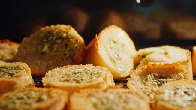 Bikin Garlic Bread Untuk Cemilan Yuk, Ternyata Gampang Banget Bikinnya!