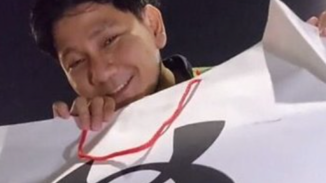 Bikin Terharu, Akhirnya Seorang Driver Ojol Kesampean Beli Barang Impiannya!