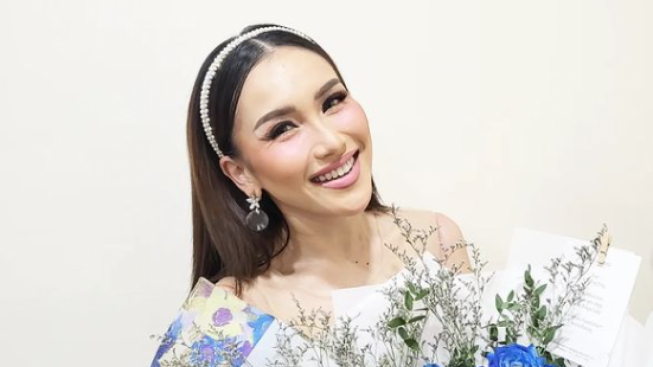 Lirik Lagu Terbarunya Ayu Ting-Ting yang Berjudul 'Sakit Tanpa Luka'